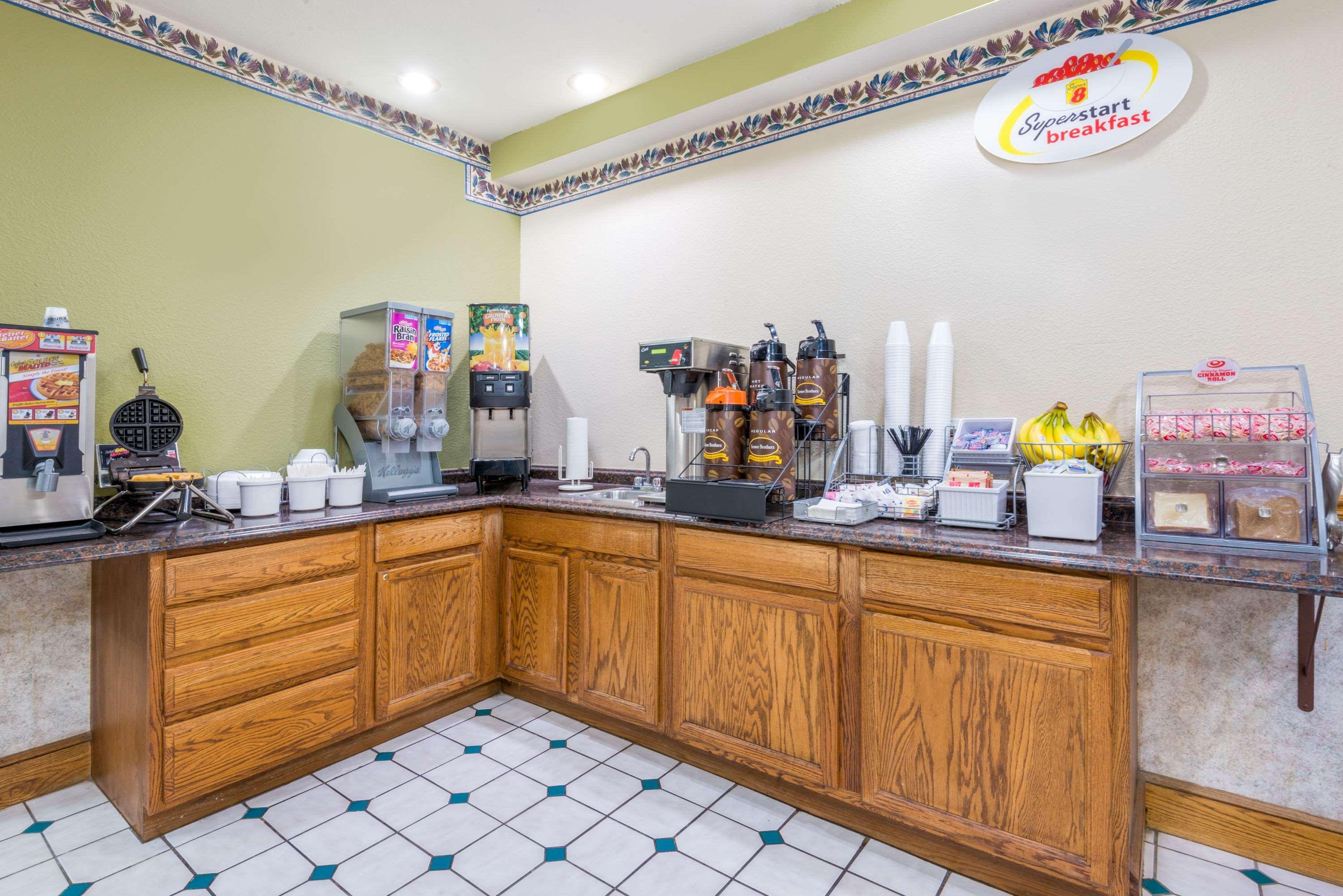 Super 8 By Wyndham Platte City Kansas City Area Exterior foto
